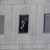 Cảnh sát Iran triển khai bên trong tòa nhà Quốc hội ở Tehran sau vụ tấn công. (Nguồn: EPA/TTXVN)