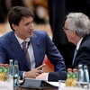 Chủ tịch Ủy ban châu Âu Jean-Claude Juncker (phải) và Thủ tướng Canada Justin Trudeau. (Nguồn: EPA/TTXVN) 