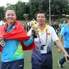 Châu Kiều Oanh (trái) vui mừng khi giành tấm huy chương đầu tiên cho đoàn Thể thao Vệt Nam. (Ảnh: Quốc Khánh/TTXVN)