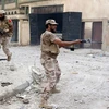 Lực lượng trung thành với Chính phủ đoàn kết dân tộc của Libya giao chiến với phiến quân IS tại Sirte ngày 28/8. (Nguồn: AFP/TTXVN)