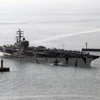 Tàu sân bay USS Ronald Reagan của Mỹ cập cảng ngoài khơi phía Đông Nam thành phố Busan, Hàn Quốc. (Nguồn: EPA/TTXVN)