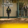 Lực lượng chức năng điều tra tại hiện trường vụ xả súng ở Rancho Tehama ngày 14/11. (Nguồn: AFP/TTXVN)