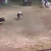[Video] Con bò tót nổi điên tấn công, húc tung đấu sỹ và ngựa 