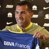 Carlos Tevez mỉm cười trong ngày trở về Boca Juniors. (Nguồn: AP)