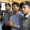 Nhà báo Wa Lone (giữa) bị bắt giữ. (Nguồn: AP)