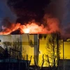[Video] Khoảnh khắc ngọn lửa bao trùm trung tâm thương mại ở Nga