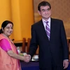 Ngoại trưởng Nhật Bản Taro Kono (phải) và người đồng cấp Ấn Độ Sushma Swaraj. (Nguồn: AFP/TTXVN)