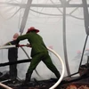 [Photo] Hỏa hoạn nghiêm trọng tại khu xưởng ở Pháo đài Láng