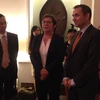 Bà Martine Pinville, Bộ trưởng Thương mại Pháp và Đại sứ Jean-Noel Poirier tại buổi gặp gỡ báo chí. (Ảnh: Hùng Võ/Vietnam+)