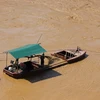 Hoạt động khai thác cát trái phép diễn ra công khai tại huyện Sông Mã, tỉnh Sơn La. (Ảnh: Hùng Võ/Vietnam+)
