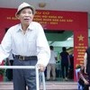 Cụ Phương, 87 tuổi ở phường Yên Phụ cho biết, cụ đã tham gia bầu cử từ năm 1946, tới nay chưa sót một kỳ bầu cử nào. (Ảnh: Võ Phương/Vietnam+)