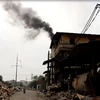 Đốt rác thải công nghiệp chưa qua xử lý, làng nghề Phong Khê đang 'bức tử' môi trường. (Ảnh: Hùng Võ/Vietnam+)