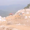 Khai thác đá trắng tại huyện Lục Yên, tỉnh Yên Bái. (Ảnh: Hùng Võ/Vietnam+)