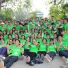 Hơn 1.000 tình nguyện viên tham gia sự kiện "Ngày làm sạch hồ Hà Nội". (Ảnh: Đạt Hùng/Vietnam+)