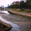 Ô nhiễm nguồn nước sông đang ngày diễn biến phức tạp, nhiều nơi ô nhiễm nghiêm trọng. (Nguồn ảnh: TTXVN)