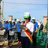 Hoa hậu biển Việt Nam 2016 Phạm Thùy Trang phát động chương trình đạp xe. (Ảnh: H.V/Vietnam+)