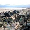 Phần lớn nguồn rác trên biển bắt nguồn từ đất liền. (Nguồn ảnh: TTXVN)