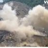 Hoạt động nổ mìn phá núi vẫn diễn ra sôi động tạ các mỏ đá đang bị tạm dừng để khắc phục vi phạm. (Ảnh: H.V/Vietnam+)
