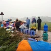 Người dân Nam Sơn đã tháo dỡ lán chốt chặn, để xe chở rác vào bãi rác lớn nhất Hà Nội. (Ảnh: P.V/Vietnam+)