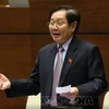 Bộ trưởng Bộ Nội vụ Lê Vĩnh Tân trả lời chất vấn các câu hỏi của đại biểu Quốc hội. (Nguồn ảnh: TTXVN)
