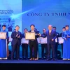 Ông Trương Hoàng Phương - Giám đốc Nhà máy Nestlé Trị An, đại diện Công ty Nestlé Việt Nam nhận Giải thưởng Môi trường Việt Nam. (Ảnh: Hùng Võ/Vietnam+)