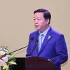 Bộ trưởng Bộ Tài nguyên và Môi trường Trần Hồng Hà trình bày báo cáo đánh giá 3 năm thực hiện Nghị quyết số 120/NQ-CP. (Ảnh: Thống Nhất/TTXVN)