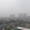 Trời mù mịt từ sáng tới chiều tại khu vực quận Hoàng Mai trong ngày 2/3. (Ảnh: HV/Vietnam+)