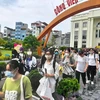 Sự kiện thu gom rác thải trên đường phố Hà Nội thu hút hơn 700 tình nguyện viên tham gia. (Ảnh: Hùng Võ/Vietnam+)