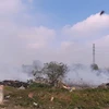 Hình ảnh bãi rác bị đốt cháy bốc khói mù mịt xảy ra trên địa bàn huyện Quốc Oai, Hà Nội. (Ảnh: HV/Vietnam+)
