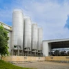 Khói thải từ nhà máy sữa tươi sạch TH đã được lọc 99% bụi tro, được đánh giá sạch hơn khói đun từ bếp củi.
