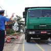 Phó Thủ tướng yêu cầu tăng cường “siết” xe quá tải 