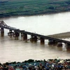 Cầu đường sắt qua sông Hồng: Ưu tiên phương án cách cầu Long Biên 75m 