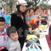 Không đội mũ bảo hiểm cho trẻ em: Vẫn vướng và khó xử lý!