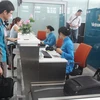 Hành khách đi máy bay của Vietnam Airlines có thể tự làm thủ tục check-in trực tuyến mà không cần phải vào quầy làm thủ tục. (Ảnh: Việt Hùng/Vietnam+)