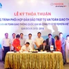 Lễ ký kết giữa TMV và Ủy ban An toàn giao thông Quốc gia. (Ảnh: Việt Hùng/Vietnam+)