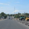 Tuyến Quốc lộ 1 mở rộng qua tỉnh Quảng Trị đang được các nhà thầu dốc sức hoàn thành. (Ảnh: Việt Hùng/Vietnam+)