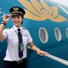 Nữ cơ trưởng Huỳnh Lý Đông Phương điều khiển máy bay Airbus A321 của Vietnam Airlines. (Ảnh: Nhân vật cung cấp)