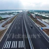 Cao tốc Hà Nội-Hải Phòng đang được chủ đầu tư gấp rút hoàn thành trước ngày thông xe toàn tuyến vào 5/12. (Ảnh: Minh Sơn/Vietnam+)