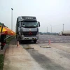 Trạm cân xe quá tải đặt trên tuyến đường cao tốc Nội Bài-Lào Cai. (Ảnh: Việt Hùng/Vietnam+)