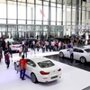 Triển lãm BMW World Vietnam 2016 đã thu hút được nhiều người đam mê xe đến tham dự. (Ảnh: Doãn Đức/Vietnam+)