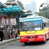 Tuyến xe buýt số 04 lộ trình Long Biên-bến xe Nước Ngầm. (Ảnh: TTXVN)