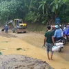 Cấm các loại phương tiện tham gia giao thông trên đoạn tuyến Quốc lộ 4D (Lào Cai-Lai Châu) do mưa lũ lớn. (Ảnh: Lục Thu Hương/TTXVN)