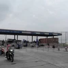 Phương tiện lưu thông qua trạm thu phí số 2 trên Quốc lộ 5. (Ảnh: Việt Hùng/Vietnam+)