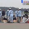 Các nạn nhân ngộ độc được đưa đi cấp cứu tại sân bay Narita (Nguồn: ANA)