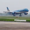 Siêu máy bay Airbus A350 thứ 5 của Vietnam Airlines hạ cánh tại sân bay Nội Bài. (Ảnh: Vietnam Airlines cung cấp)