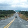 Đường cao tốc Nội Bài-Lào Cai đoạn Yên Bái-Lào Cai được mở rộng từ 2 lên 4 làn xe. (Ảnh: Việt Hùng/Vietnam+)