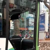 Buýt nhanh BRT bị vỡ cửa kính do xe ôtô 4 chỗ lấn làn tạt đầu 