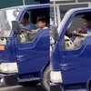Bé trai 10 tuổi lái xe tải gây phẫn nộ trên mạng xã hội. (Nguồn: Otofun.net)