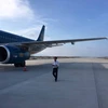 Máy bay Vietnam Airlines hạ cánh nhầm xuống đường băng ở sân bay Cam Ranh. (Ảnh: PV/Vietnam+