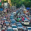 Lượng phương tiện tăng đột biến khiến cho giao thông của Hà Nội ở nhiều tuyến phố gần như bị tê liệt, nhất là vào giờ cao điểm. (Ảnh: PV/Vietnam+)